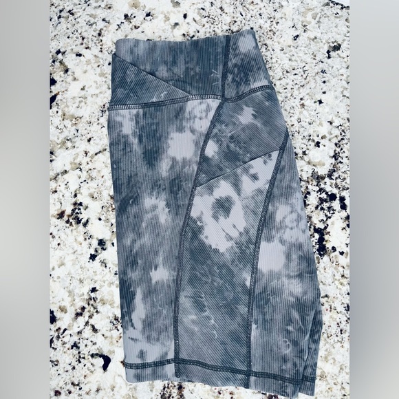 NWOT Crossover High Waisted Biker Shorts 5” - Picture 4 of 5